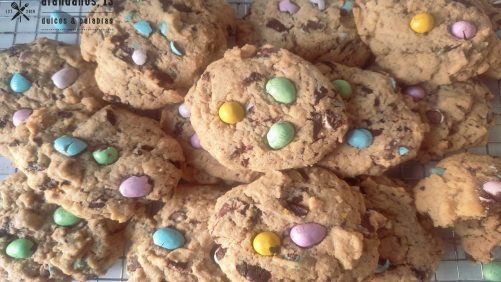 Cookies horneadas con tropezones de M&Ms