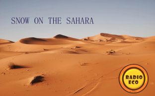 Desierto con título Snow on the Sahara
