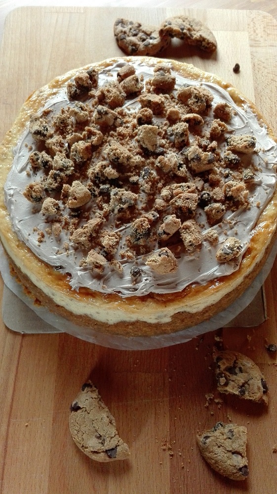 Brookie cheesecake con trocitos de galleta