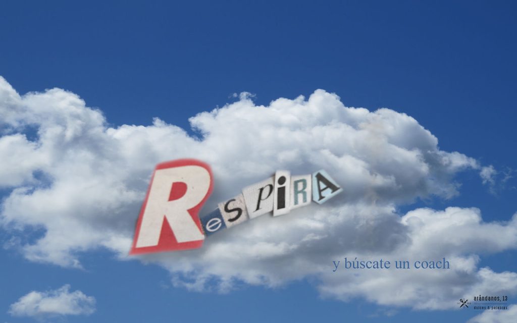 Collage de un cielo y letras recortadas de periódico que dicen respira