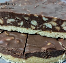 torta de chocolate con manises