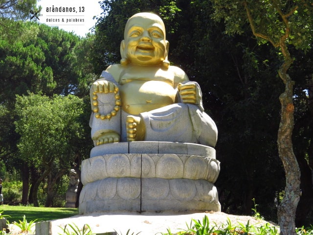 Buda dorado en Buddha Eden Garden