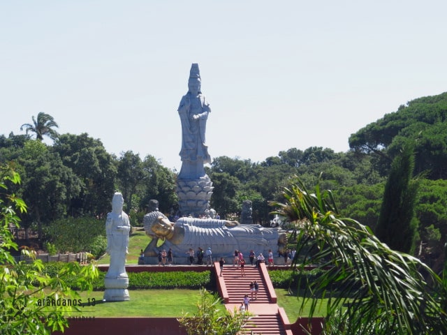 Buda reclinado en Buddha Eden Garden