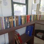 Interior Kiosko dos libros orfos